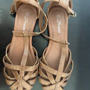 Strappy Flat sandals 7 1/2